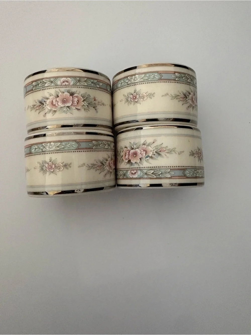 Set of 4 noritake napkin rings - Picture 1 of 3